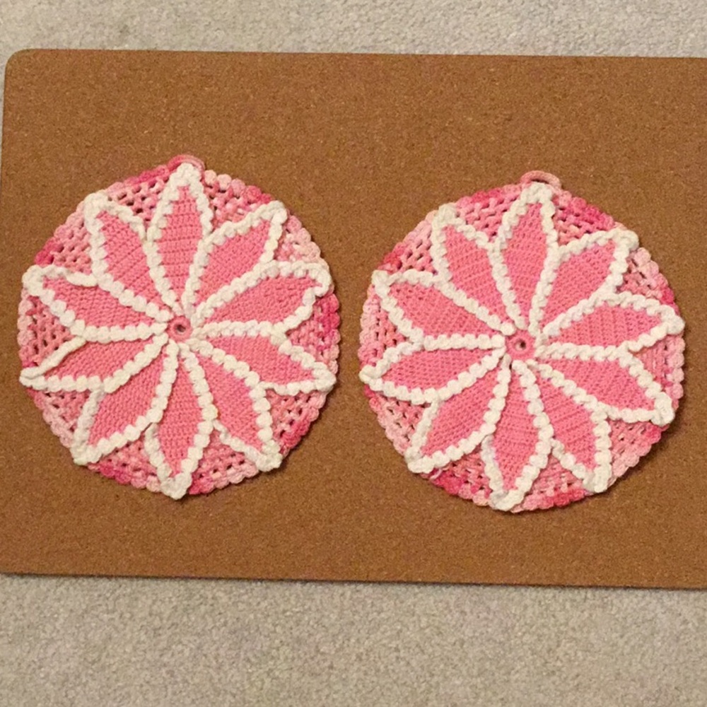 Vintage set of crocheted pot holders/ trivets
